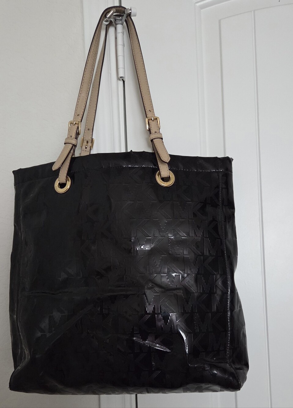 Michael Kor -Black Tote Bag with Beige Straps - Designer-Inspired Everyday Carry